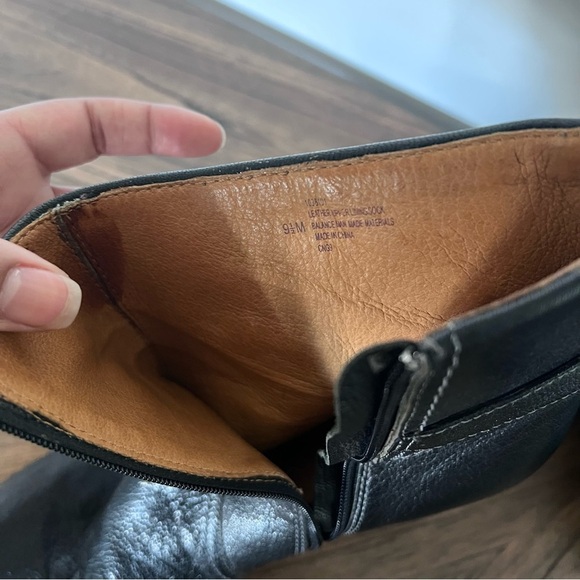 Sofft Sollea Leather Ankle Boots with Silver Side Buckle  | Size 9.5| - Picture 6 of 8